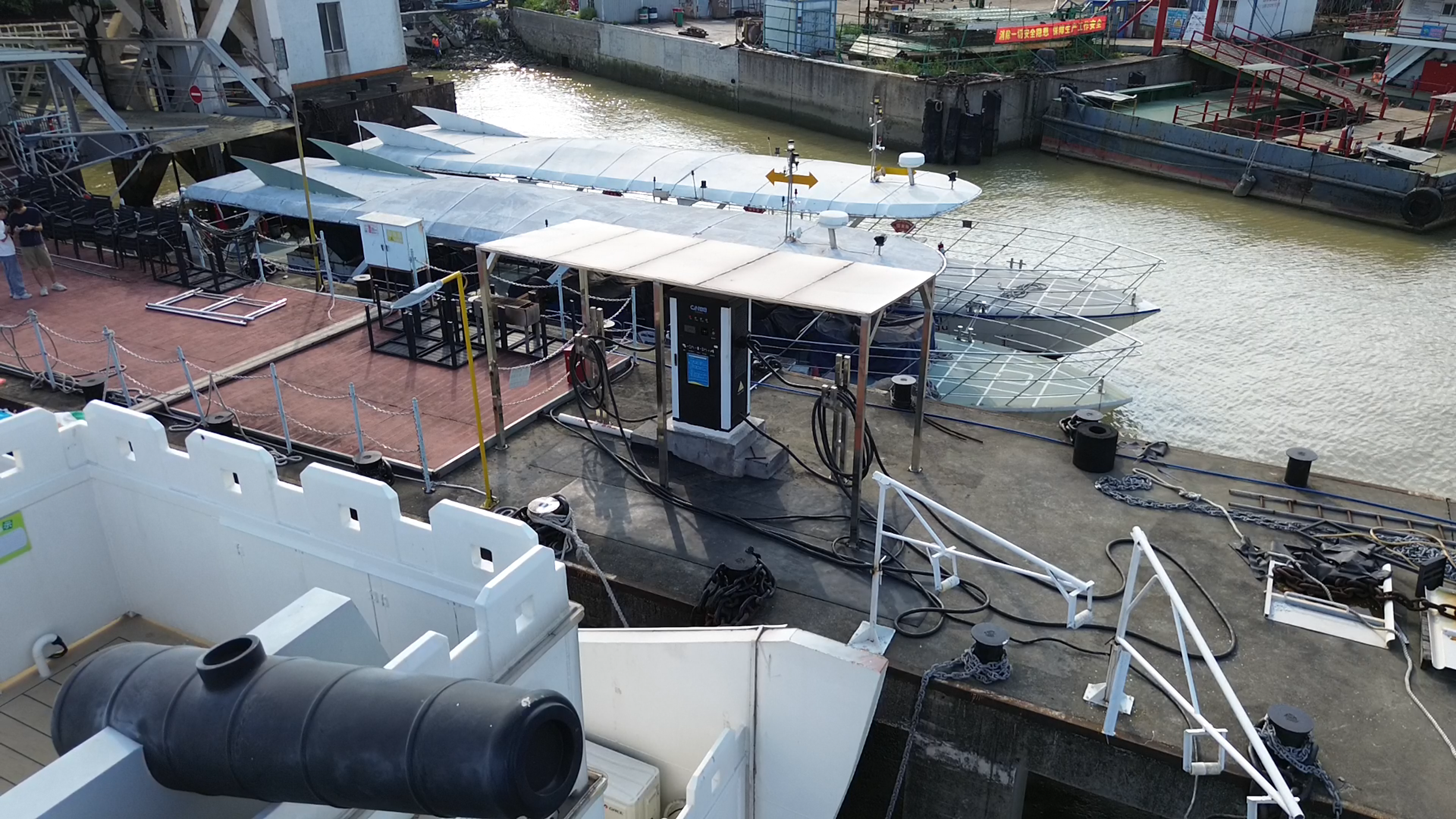 码头船舶充电现场