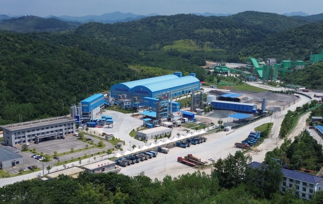 重卡充电站远景图