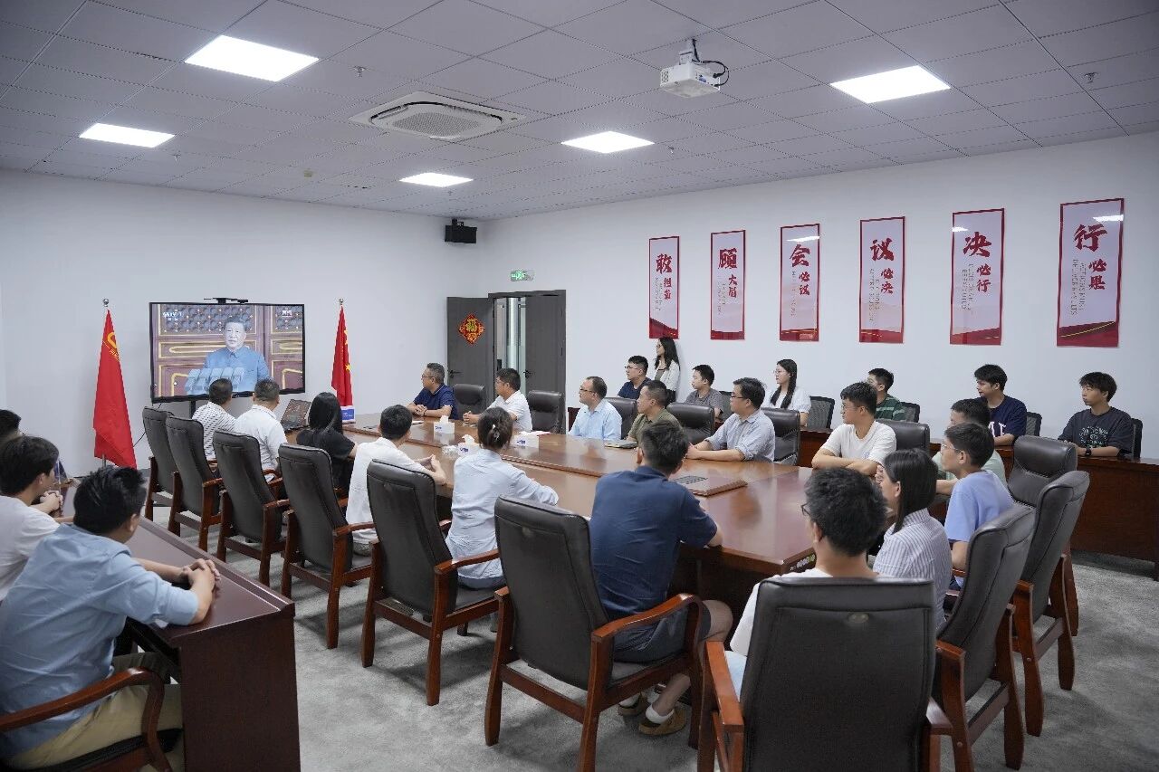 京能新能源观看阅兵1