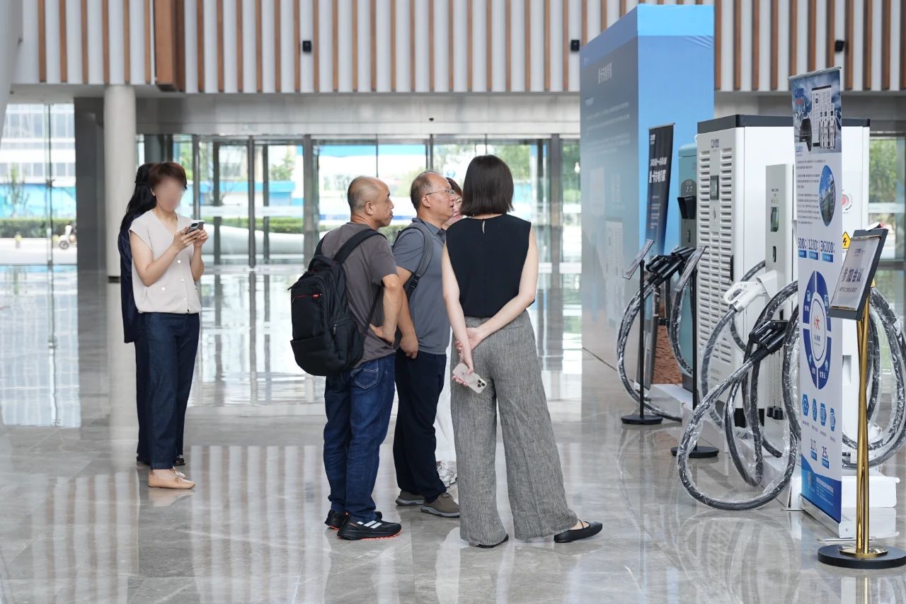 百人会活动现场参观