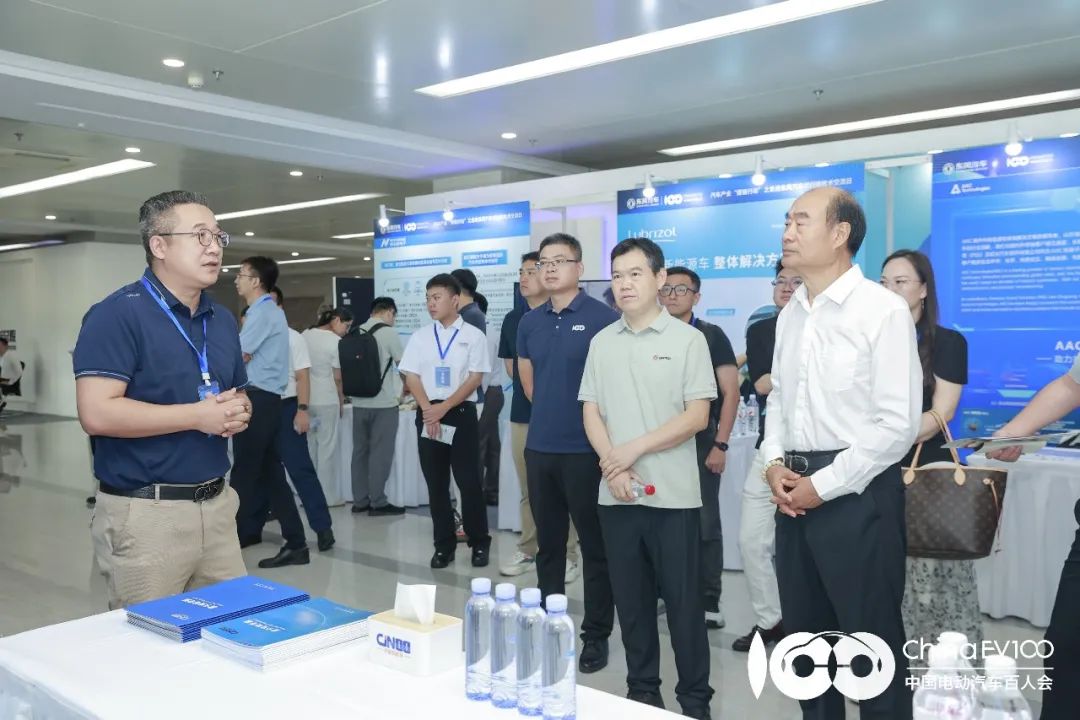 百人会活动现场